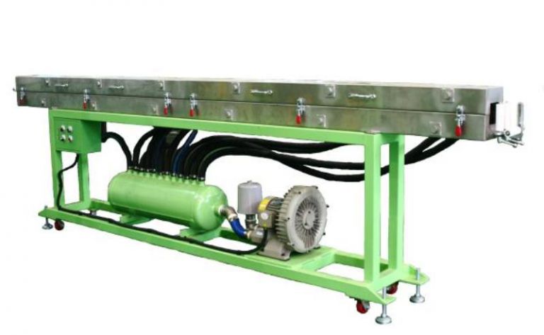 DEHUMIDIFYING MACHINE